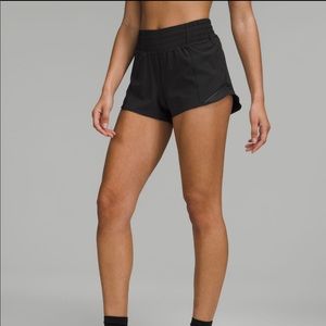 Lululemon Hotty Hot High Rise Lined Short 2.5